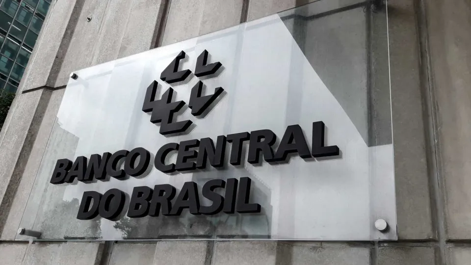 Copom calcula efeito inicial do consignado CLT e alerta para estímulo da política fiscal, mostra ata