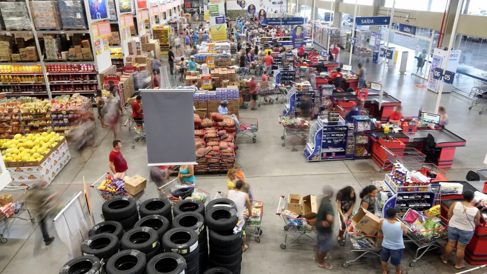Guerra comercial vai aliviar inflação no Brasil, avalia economistas consultados pelo BC