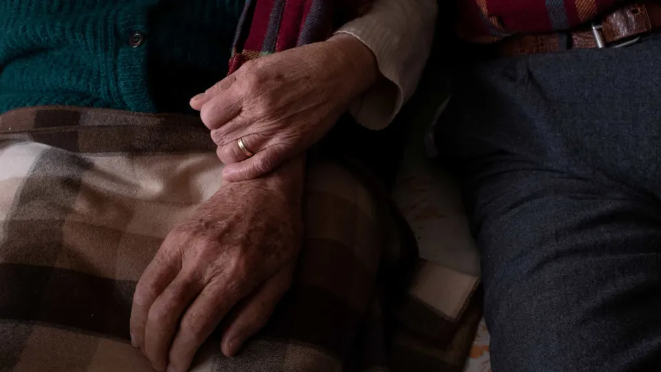 Casal morre no mesmo dia após 50 anos de união: "Como se soubessem..."
