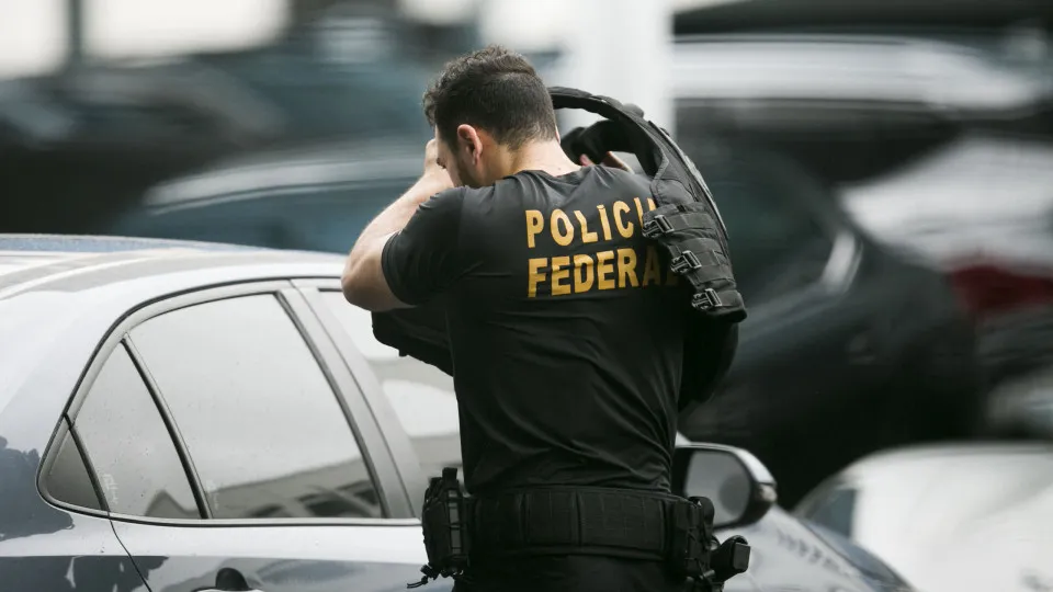 Busca da PF em apartamento de deputado faz centrão reativar pressão por PEC da blindagem