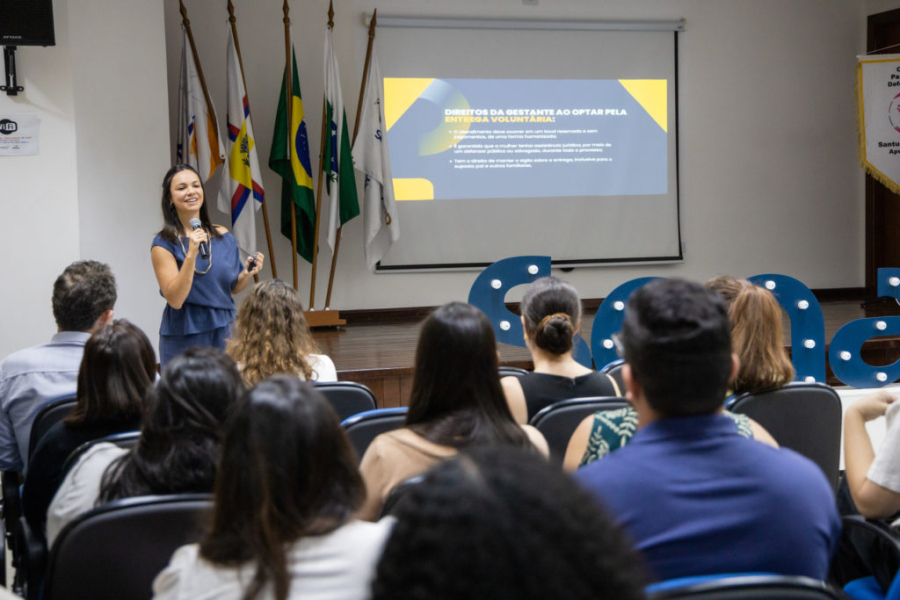 Palestra inédita sobre entrega voluntária de recém-nascidos rompe tabus e reforça a proteção legal